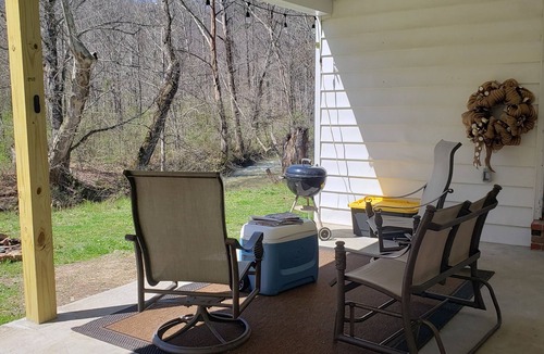 Stanton House | Creekside cottage home near Red River Gorge and Natural Bridge State Park