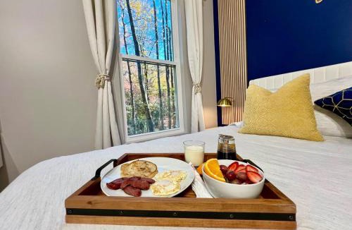 Mills River House | Creekside Guest House Mountains And Relax to the soothing sound of the creek
