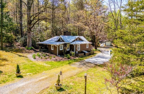 Lakemont Cabin | Creekside Lakemont Retreat ~Adventure & Relaxation