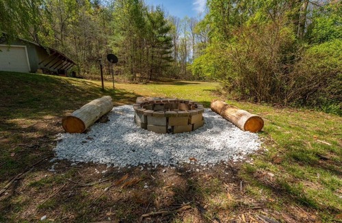 Lakemont Cabin | Creekside Lakemont Retreat ~Adventure & Relaxation