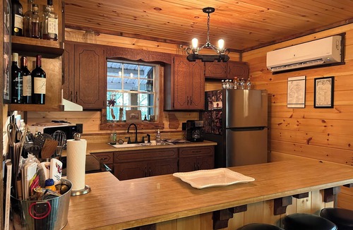 Cherry Log Cabin | Creekside retreat minutes to Blue Ridge