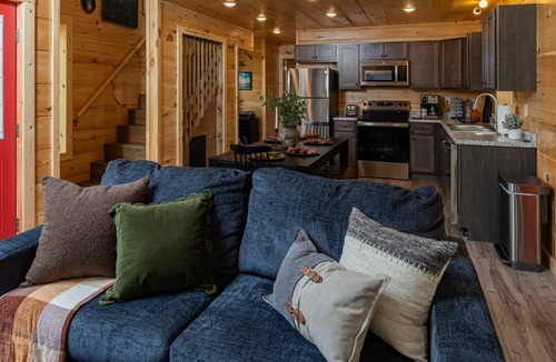 Stanton Cabin | Crimson Landing l Lux Cabin in RRG, Dome, Hot Tub