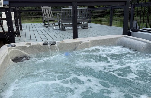 Pomeroy House | Crystals Retreat - Hot Tub and Movie Room 3Bed 3Bath Firepit