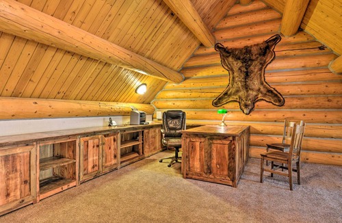 Conner Cabin | Custom Bitterroot Valley Cabin w/Hot Tub & Views!