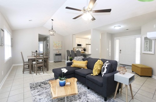 Winder House | Cute and spacious house just for you!