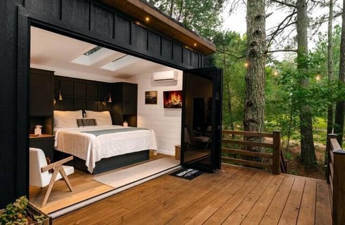 Guntersville Cabin | Cute Elevated Tiny House with Private Hot Tub for Romantic Escapes in Alabama