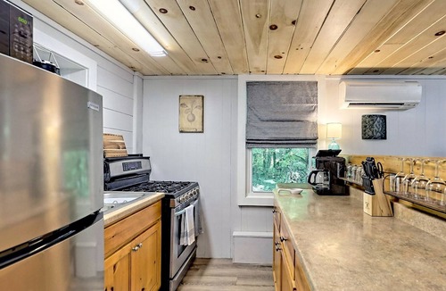 Clayton Cabin | Cute'n Chic 2B/1B Lower Level downtown Clayton GA