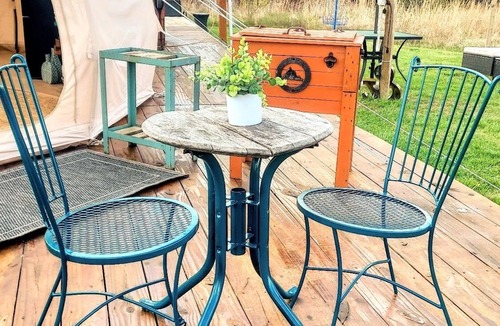 Lewisburg Ski Chalet | DAISY - Cozy & Romantic Hot Tub Glamping Experience
