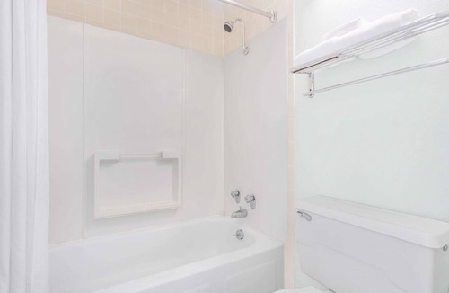 Lavonia Hotel | Days Inn by Wyndham Lavonia