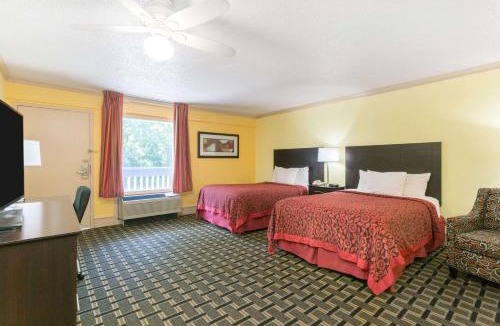 Garden City Hotel | Days Inn by Wyndham Savannah Airport
