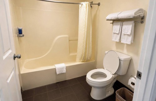 Deering Hotel | Deerfield Inn & Suites Steele Near Blytheville I 55