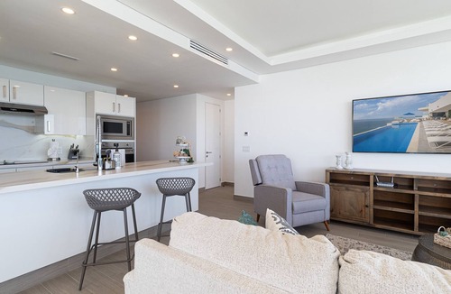 Backus Condo | Delightful 2 Bedroom Condo Encantame Towers Verano 705