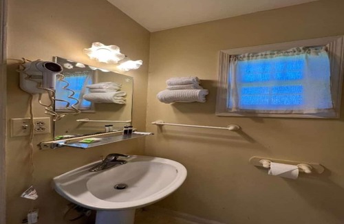 Natural Bridge Apartment | Deluxe 2 Full Beds Smoking