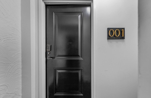 Charlotte Street Apartment | Deluxe King Suite in Downtown Asheville