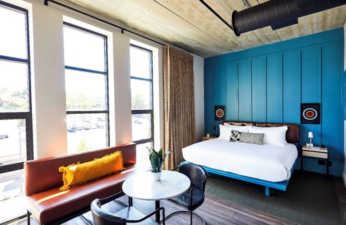 East Nashville Hotel | Discover East Nashville! Trendy Room Near Local Eateries, Hotspots & Airport