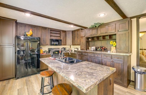 Chilhowie House | Dog-Friendly Home w/Mtn Views in Chilhowie!