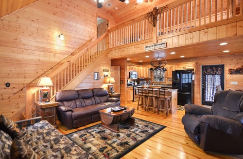 Ellijay Cabin | Dog-Friendly Mountain Resort Cabin - NEW Hot Tub - Arcade Room -BBQ Grill