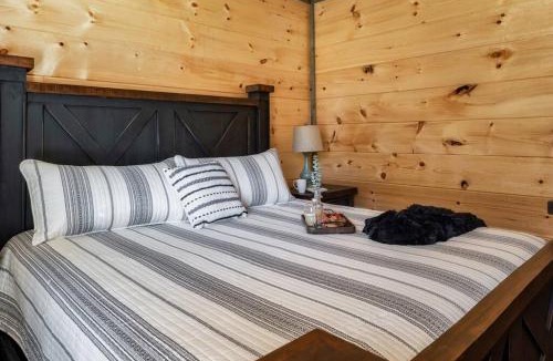 Sevierville House | Dog Friendly New Cabin w/Hot Tub, Game Room & 4-m