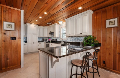 Kill Devil Hills Apartment | Dog-Friendly OBX Saltbox, Walk to Beach, Walk-In Showers