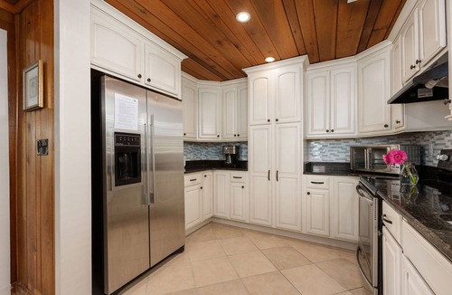 Kill Devil Hills Apartment | Dog-Friendly OBX Saltbox, Walk to Beach, Walk-In Showers