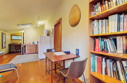 Eastsound Apartment | Dog Friendly Studio with Kitchenette, WiFi, Yard and Fire Pit near Eastsound Beach