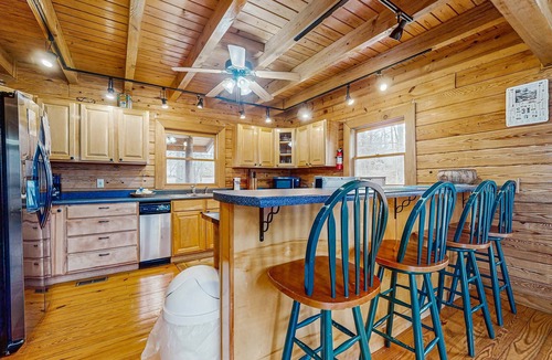 Tazewell Cabin | Dog Welcome Lake Home, Sleeps 15, Floating Dock