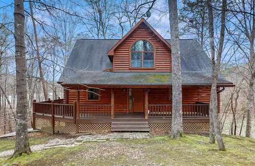 Tazewell Cabin | Dog Welcome Lake Home, Sleeps 15, Floating Dock