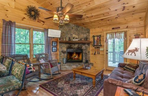 Morganton House | Dogwood Cabin Hot Tub Outdoor Fireplace Grill