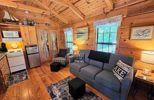 Sevierville Cabin | Dogwood Cabin- Stay 4 nights and Get One Free!