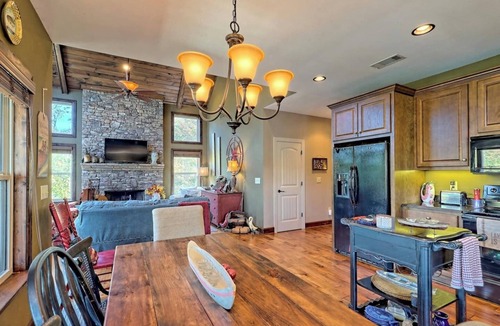 Hiawassee House | Dogwood Days Lakehouse by Chatuge Home Concierge | Mountain & Lake Oasis: Dock, Pets & Sunsets