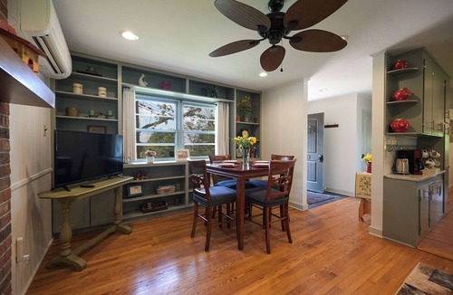 Kenilworth House | Don’t miss a minute of AVL! Nana’s Place is minutes from everything AVL!