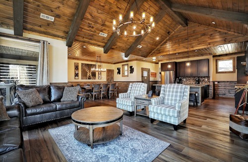 Gatlinburg Cabin | DOWNTOWN Cabin on Creek! 1/4 mile to Strip, 3 Decks, Fire Pits, Hot Tub, Gaming!