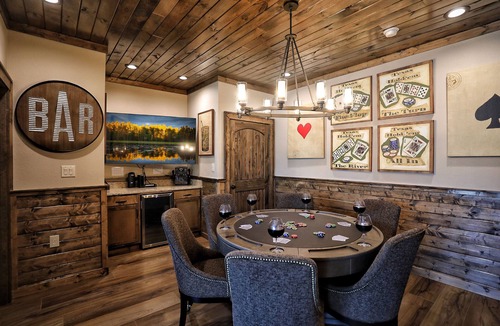 Gatlinburg Cabin | DOWNTOWN Cabin on Creek! 1/4 mile to Strip, 3 Decks, Fire Pits, Hot Tub, Gaming!