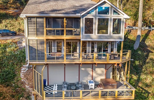 Gatlinburg Cabin | DOWNTOWN Cabin on Creek! 1/4 mile to Strip, 3 Decks, Fire Pits, Hot Tub, Gaming!