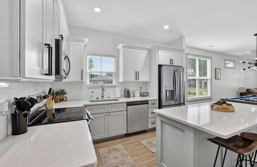 Chattanooga House | Downtown Chattanooga Retreat | Hot Tub + Pool Table | Sleeps 10 | Pet-Friendly