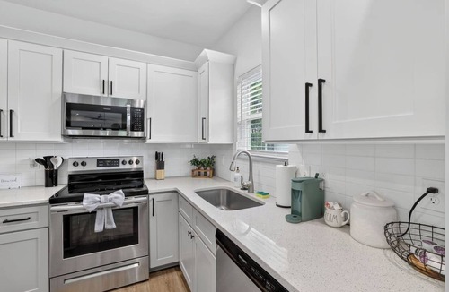 Chattanooga House | Downtown Chattanooga Retreat | Hot Tub + Pool Table | Sleeps 10 | Pet-Friendly