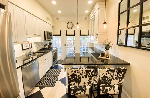 Historic District House | Downtown Gem! Historic Carriage House Steps to Main St, City Dock & USNA