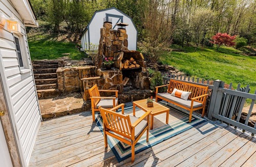 Morgantown Cottage | Downtown Hillside Cottage