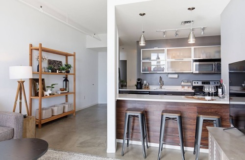 East Nashville Condo | Downtown Meets East Nashville | Modern 1BR | Rooftop + Parkingop