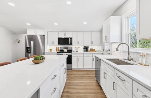 Pilot Mountain House | Downtown retreat- Pilot Mt. Views- perfect for families