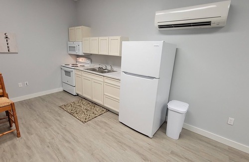 Tell City Apartment | Downtown Tell City Ground floor 1 Bed 1 Bath Wifi 30 minutes to Holiday World