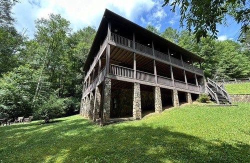 Almond Cabin | Dream on a Stream Log Cabin Lodge That Has It All!