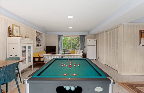 South Beach House | Driftwood – 2nd Row Sea Pines Home, Retro Charm, Sleeps 8, Steps to Beach