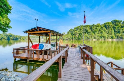 Piney Flats House | 'Duck and Bug's Cabin' on Boone Lake w/Boat Dock!