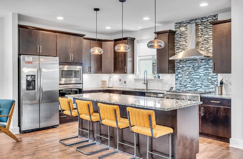 East Nashville House | East Nash 3mi to DT Rooftop Hot Tub Walk 2 Bars