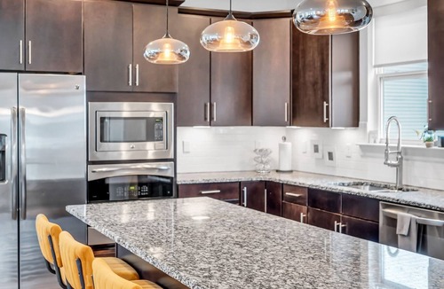 East Nashville House | East Nash 3mi to DT Rooftop Hot Tub Walk 2 Bars