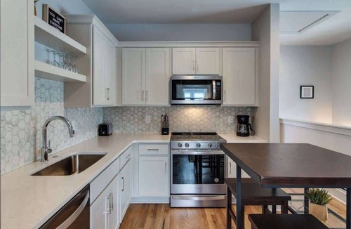 Greenwood House | East Nashville Getaway-10 Min To Broadway, Parking
