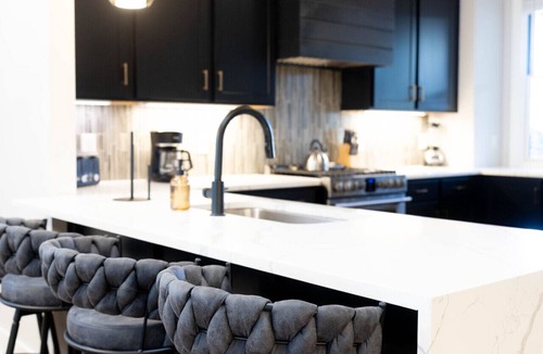 East Nashville Villa | East Nashville Luxe Townhome | 3 King Beds | Walk to Nissan Stadium | Game Lounge & Free Parking