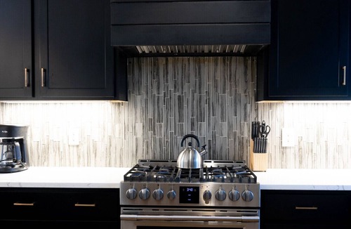 East Nashville Villa | East Nashville Luxe Townhome | 3 King Beds | Walk to Nissan Stadium | Game Lounge & Free Parking