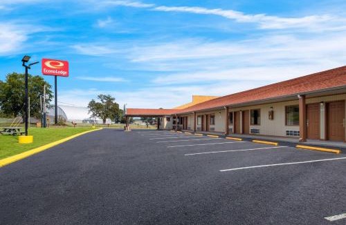 Cornersville Cabin | Econo Lodge Cornersville I-65
